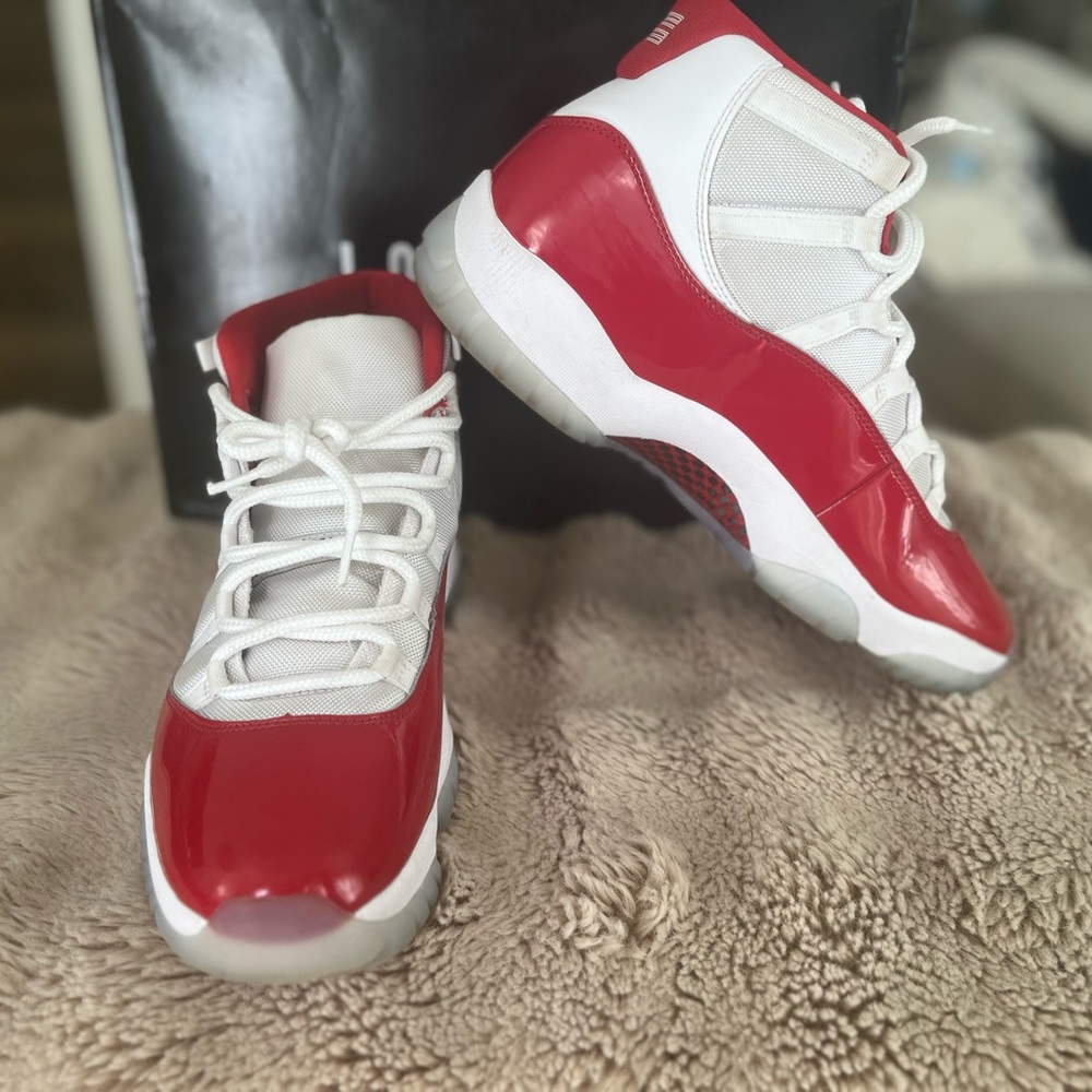 Men Jordan Cherry 11’s